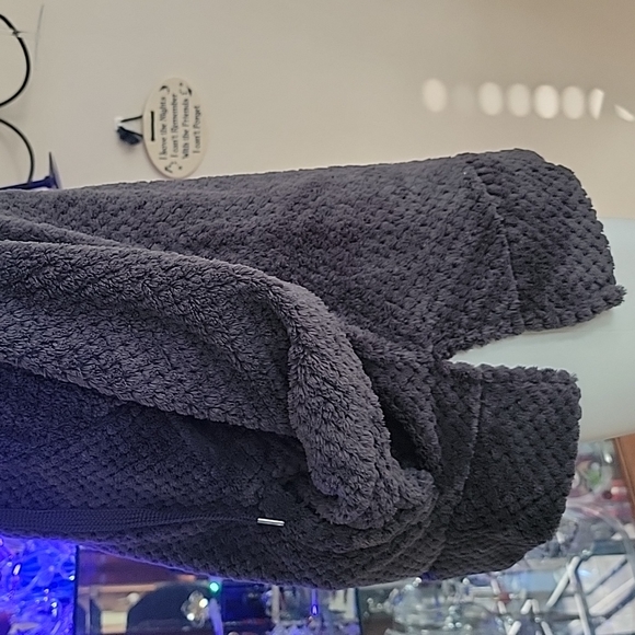 Plush pocketed pullover.  Gray. Small - Picture 3 of 6